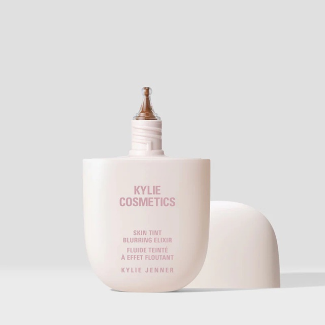 Kylie Skin Tint Blurring Elixir - Deep with Warm Golden Undertones - 9.5W